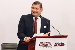 Con servidores públicos comprometidos y con amor a Puebla se gobernará: Armenta
