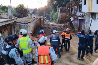 ¡Tragedia en Xalapa! Familia queda sepultada tras derrumbe por fuga de agua