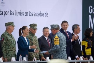 Claudia Sheinbaum reconoce a personal que atendió al pueblo de México tras lluvias intensas