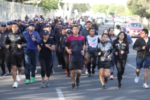 Eduardo Rivera celebró carrera con policías, mientras que la inseguridad crece en la capital poblana