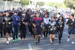 Eduardo Rivera celebró carrera con policías, mientras que la inseguridad crece en la capital poblana
