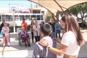 Conviven niñas y niños del Centro de Día del SMDIF con personas adultas mayores