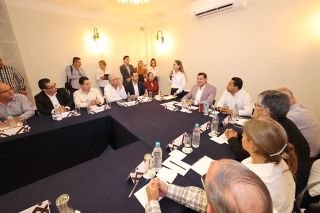 Gobierno de Transición establece mesa de trabajo en Tehuacán para desarrollo económico 
