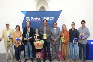 Ayuntamiento de Puebla presentó la primera colección de canasta de escritoras y escritores