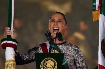 Un Grito Histórico: Claudia Sheinbaum Lidera la Celebración de Independencia, Marcando un Nuevo Capítulo para México