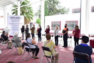 Ayuntamiento de Puebla entrega kits para monitoreo de la salud