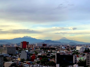 ¡De postal! Popocatépetl e Iztaccíhuatl amanecen nevados en pleno verano