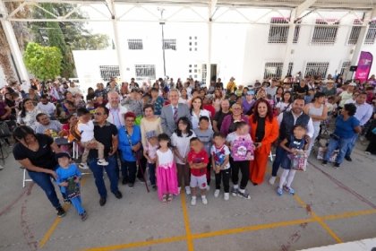 Pepe Chedraui y MariElise Budib conviven y regalan juguetes a niñas y niños del Centro Comunitario de San Ramón