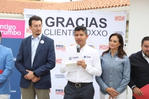 Ayuntamiento de Puebla recibe donativo del programa &#039;Pro Redondeo Oxxo 2023&#039;