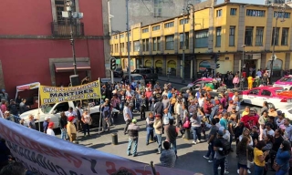 Enfrentamiento entre manifestantes afuera al Congreso de la CDMX