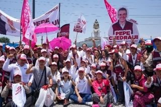Pepe Chedraui convive con colonos de la China Poblana