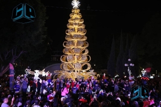 Zócalo capitalino se llena de luces, con el encendido del árbol de navidad