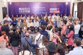 Presenta Mario Riestra al equipo por puebla, hacia la presidencia municipal 