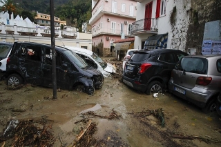 Deslizamiento de tierra deja desaparecidos y destrozos en Italia