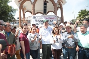 Gobierno de la Ciudad impulsa faena de conservación en el parque principal de San Felipe Hueyotlipan