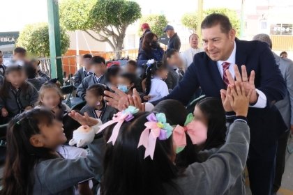 Ser útil, acomedido y agradecido, valores de mi infancia: Armenta