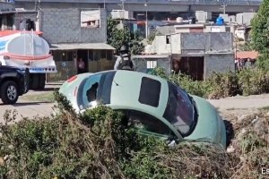 Hombre es atacado a balazos y pasa atropellando a una menor de edad