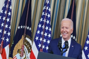 Biden festeja el éxito demócrata para evitar la “ola” republicana