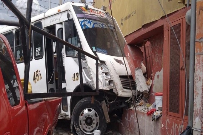 Chofer ebrio causa accidente en Puebla, deja al menos 9 heridos
