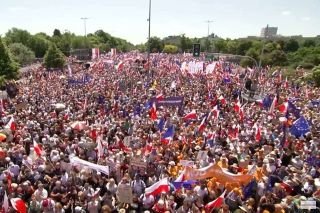Medio millón de personas se manifiestan contra el gobierno de Polonia