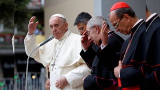 Racismo, virus que muta fácilmente, debe ser erradicado: Papa Francisco