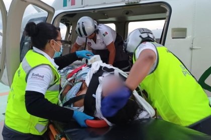 Con apoyo aéreo, SUMA garantiza atención oportuna a mujer con complicaciones postparto