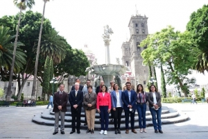 Entrega Ayuntamiento de Puebla renovación del zócalo capitalino