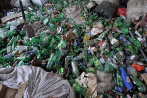 Recolectores de basura en huelga en París; se juntan más de 5 mil toneladas de residuos