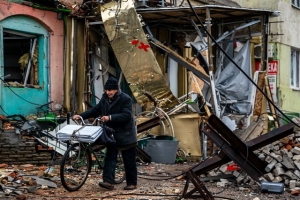 Pese a orden de Putin de cese al fuego, reportan bombardeos en Ucrania