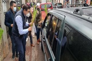 Armenta entrega en la Sierra Norte 3 mil árboles