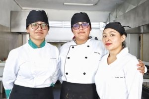 Alumnos de la Escuela de Gastronomía del SMDIF son evaluados por chefs reconocidos a nivel nacional e internacional