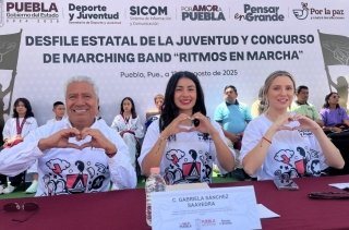 El IJP celebra día con desfile y un llamado a soñar en grande