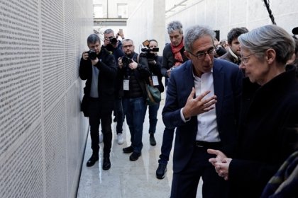 Con 50 sobrevivientes, conmemora Austria el 80 aniversario de la liberación de Auschwitz