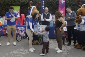 56 niñas y niños del SMDIF reciben juguetes por parte de colaboradores de Telcel