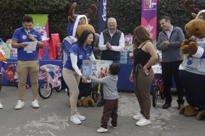 56 niñas y niños del SMDIF reciben juguetes por parte de colaboradores de Telcel