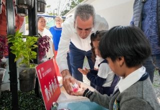 Atestigua Pepe Chedraui donación de captador pluvial en el Preescolar Jorge Murad Macluf