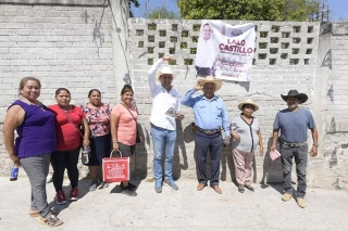 Lalo Castillo presume reuniones con 7 personas pidiendo el voto en la mixteca