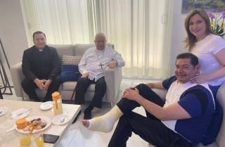 Tras operación de tobillo, Armenta se reporta estable y listo para trabajar 