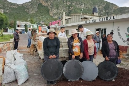Salud, economía y cuidado ambiental promueve Altosano Granjas Carroll al entregar 170 estufas ahorradoras de leña