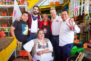 Pepe Chedraui se compromete a fortalecer los servicios en la Central de Abasto