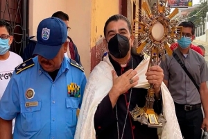 Gobierno de Nicaragua detiene a sacerdotes!!!