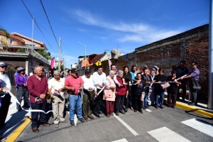 Entregan resultados del Programa Uno Más Uno; pavimentan calle Emiliano Zapata