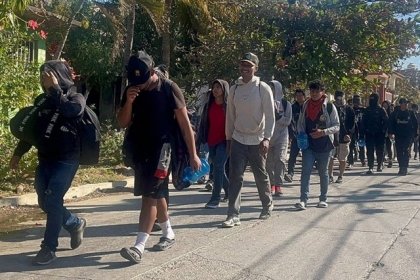 “Mientras se calman las cosas”: migrantes buscan establecerse en México