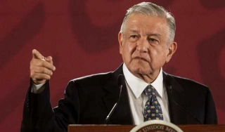 Ríndanse, los tenemos rodeados, advierte López Obrador a corruptos