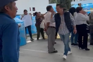 Toño López denuncia entrega de tinacos en San Ramón por parte del Ayuntamiento de Puebla
