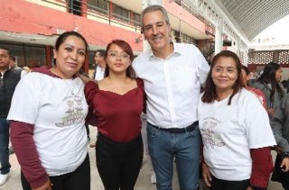 Entregó Pepe Chedraui techado escolar en la Primaria Pacheco y Henning