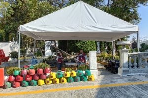 Garantiza Gobierno de la Ciudad seguridad de visitantes al Panteón Municipal por Día del Padre