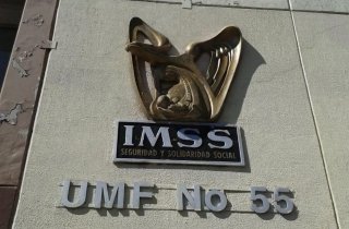 Se disfraza de médico y roba equipo en la Clínica 55 del IMSS en Amalucan