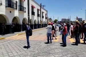 Se agarran a golpes con policía municipal antorchistas en Huejotzingo