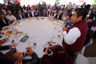 Puebla no admite más confrontación, hoy es fundamental la reconciliación, destaca Barbosa Huerta ante constructores